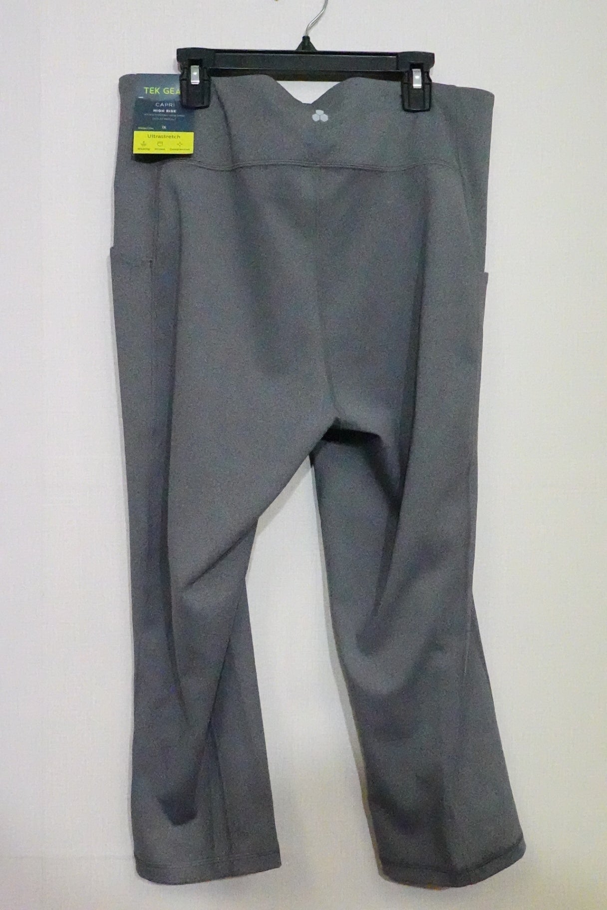 TEK GEAR, New Active high-rise capris, 1X