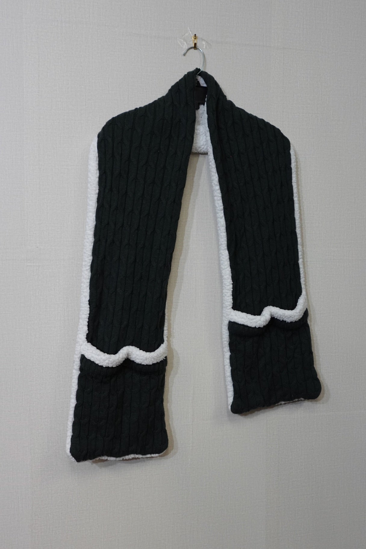 No label, Pocket Scarve, wide w/pockets