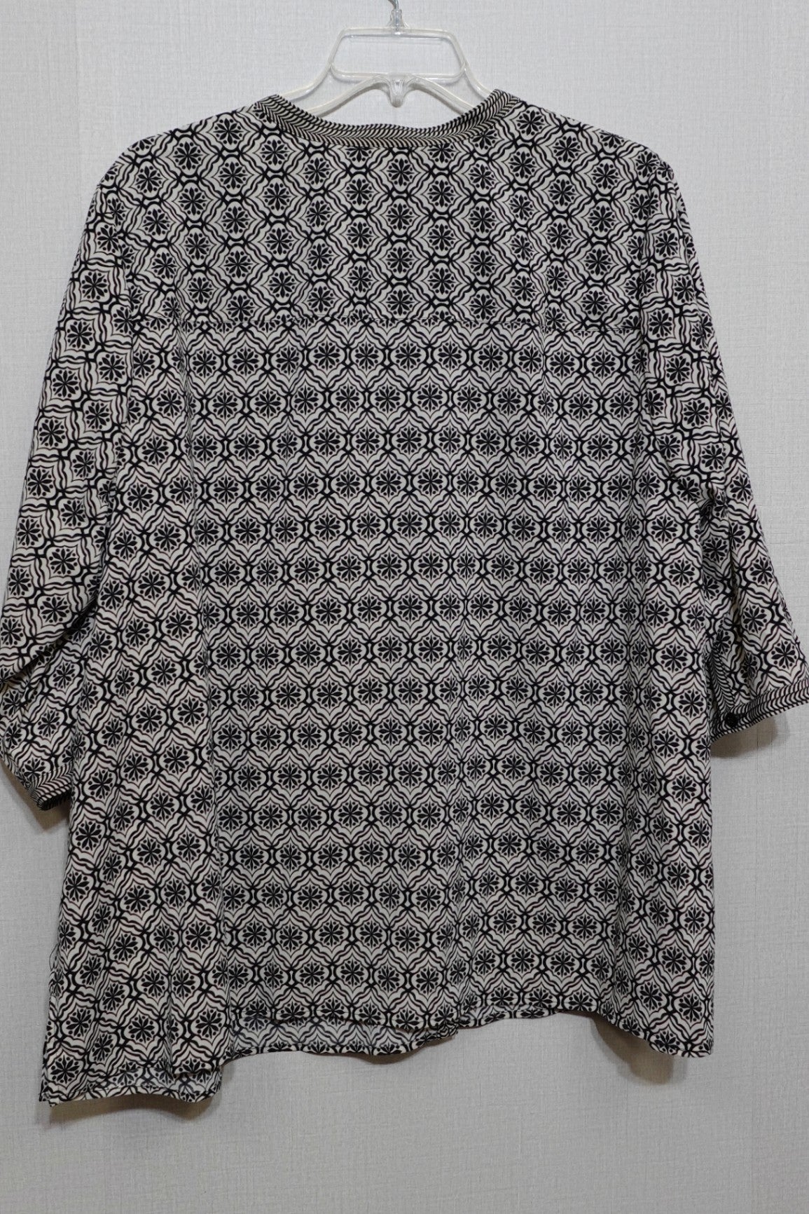 Catherines, 3/4 sleeve top, Size 26/28