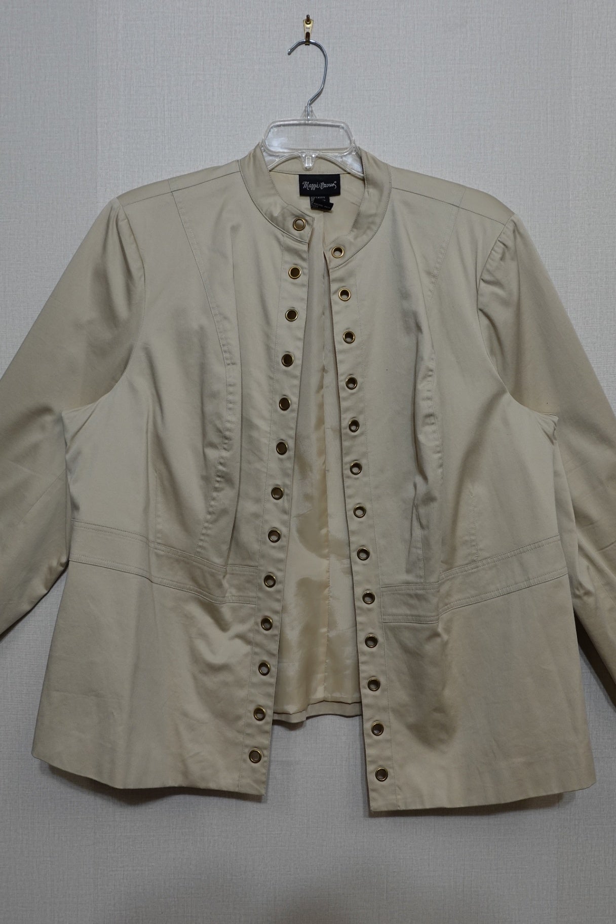 Maggie Barnes, Light Jacket, Size 2X