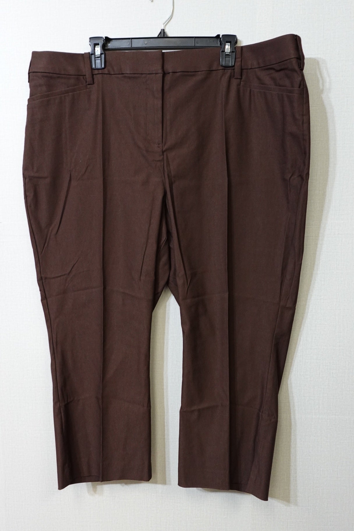 Lane Bryant, New Pants: Capri Mid-rise, Size 22