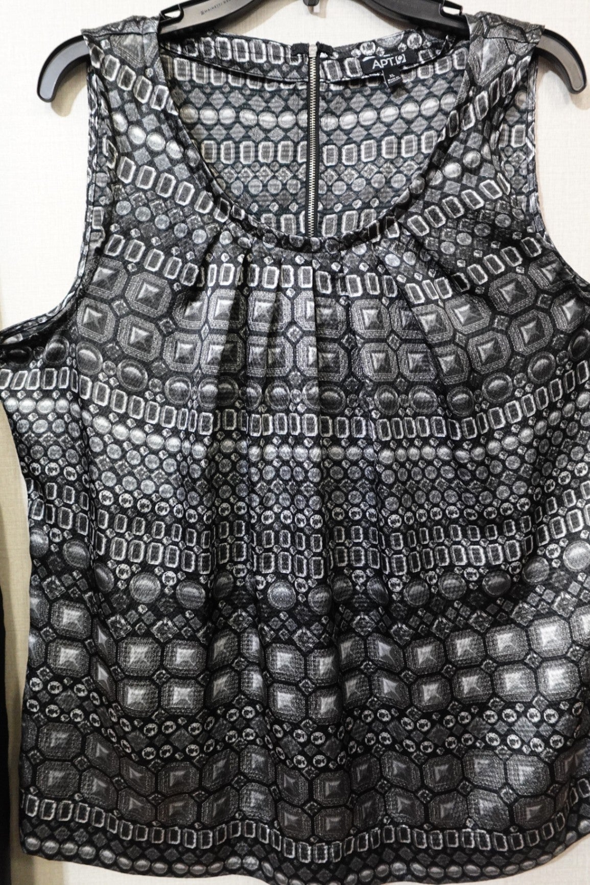 Apt. 9, Sleeveless Top w/ belt, Size Xl