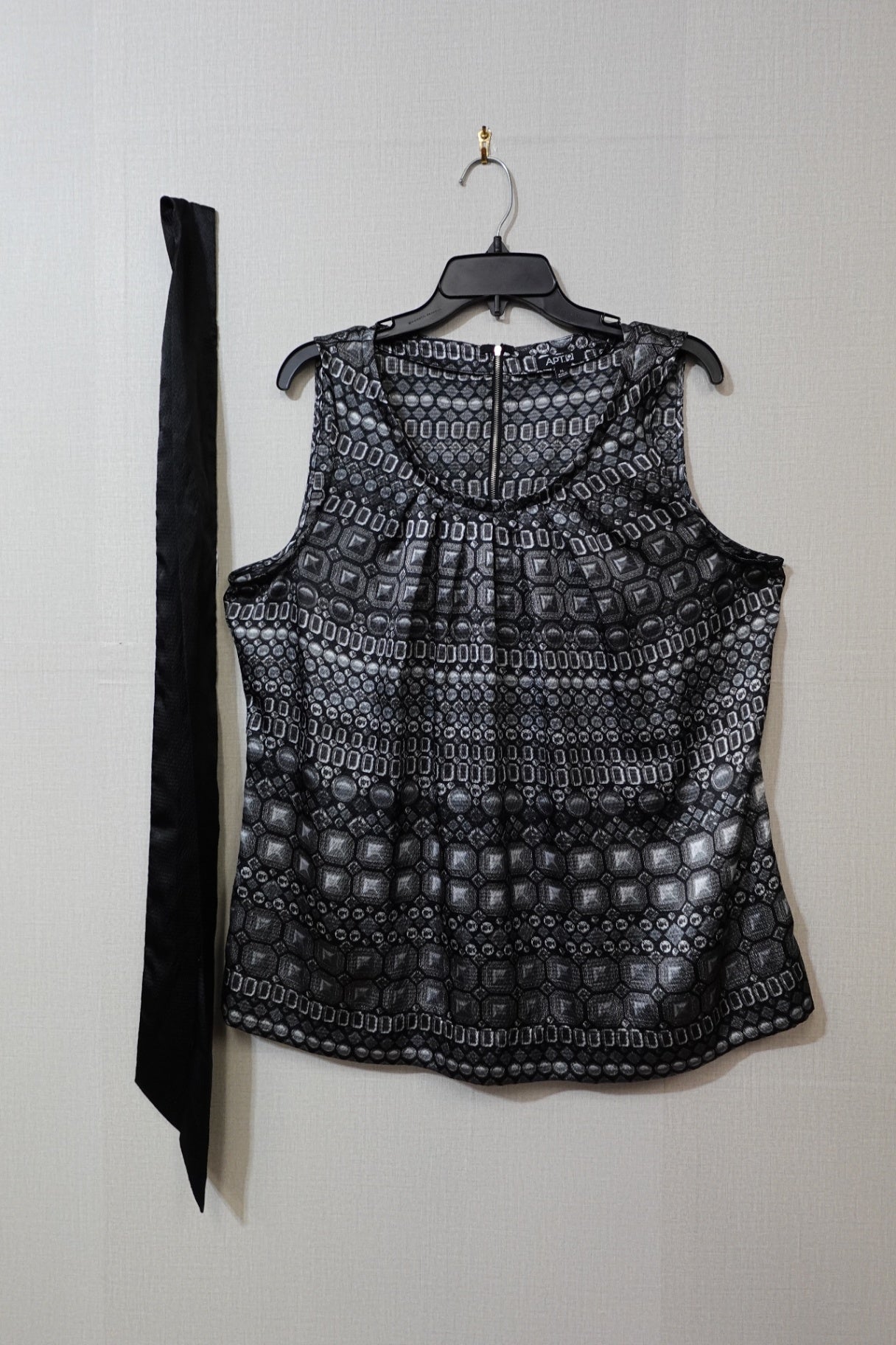 Apt. 9, Sleeveless Top w/ belt, Size Xl