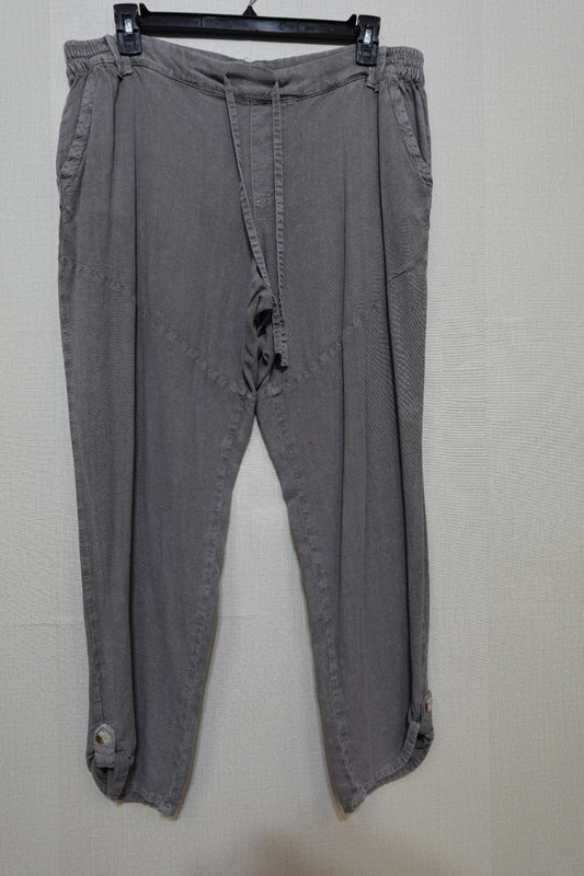 Sincerely Jules, Cropped Pants , Size XL