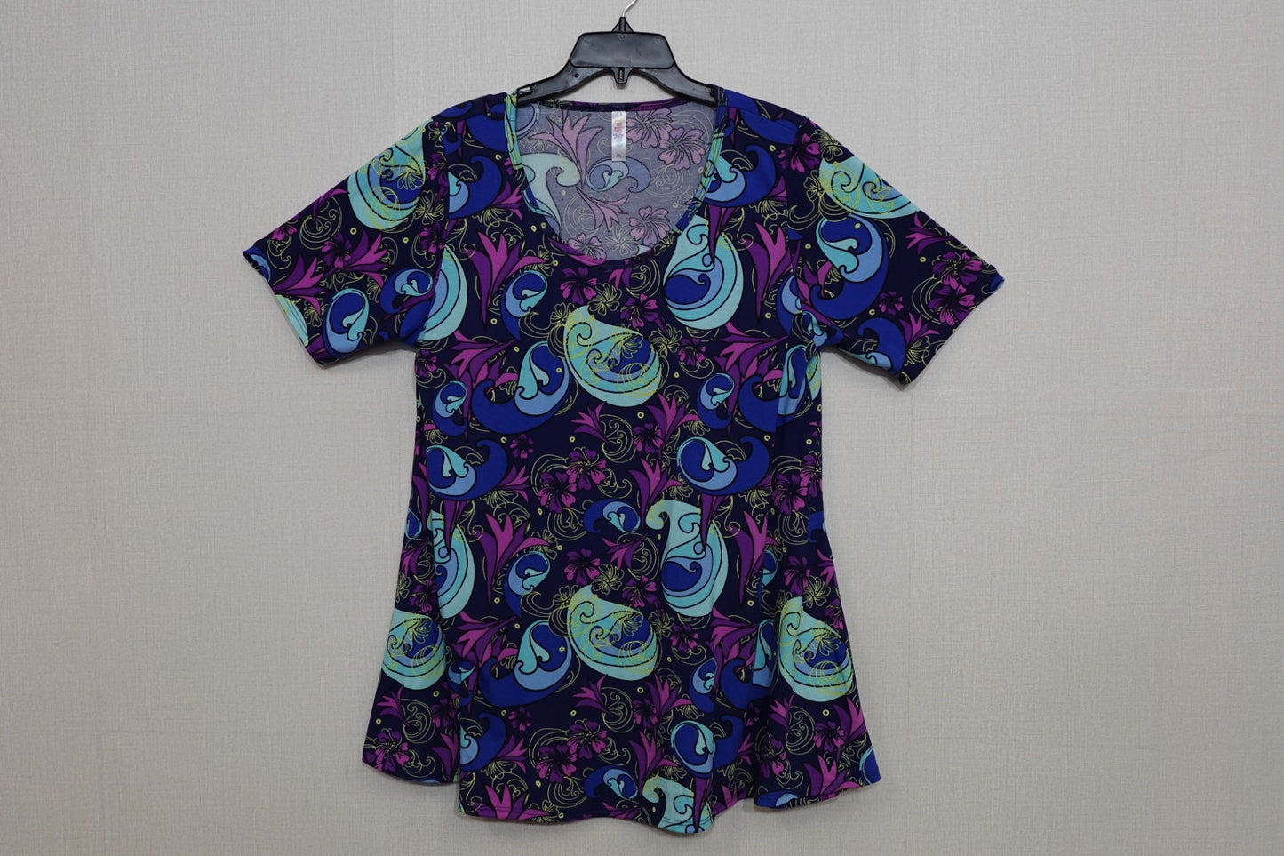 LuLaRoe, Shorts Sleeve Top, Size XL