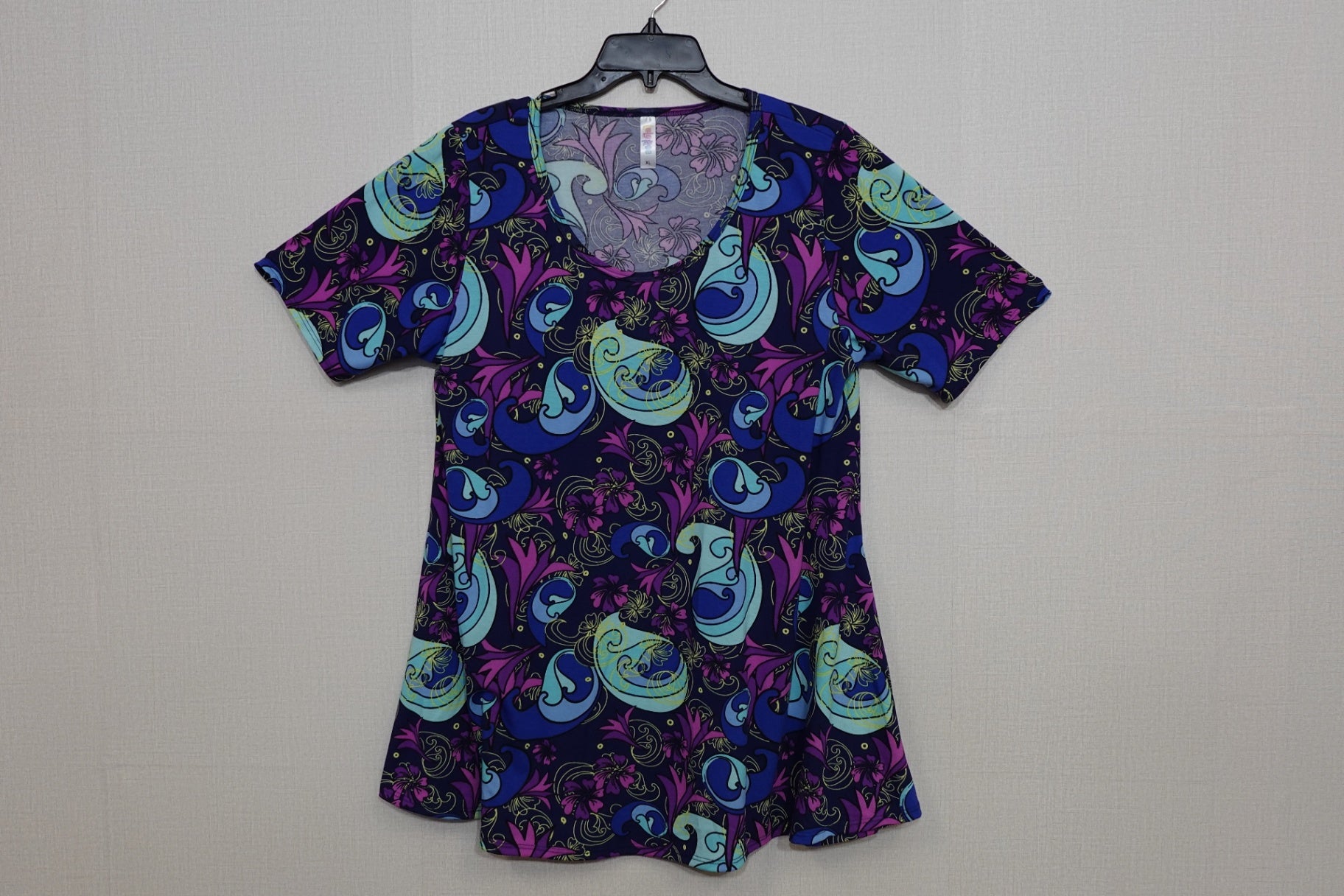 LuLaRoe, Shorts Sleeve Top, Size XL