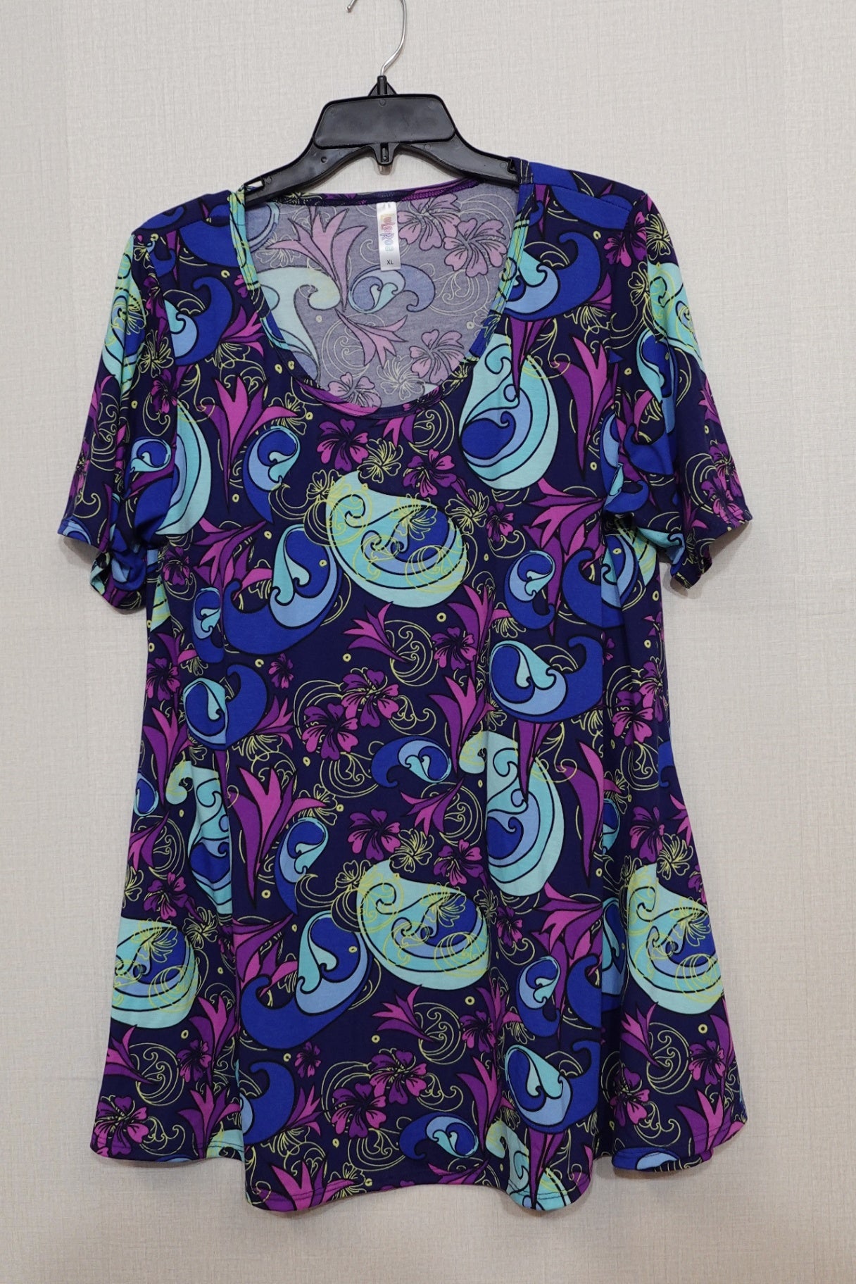 LuLaRoe, Shorts Sleeve Top, Size XL