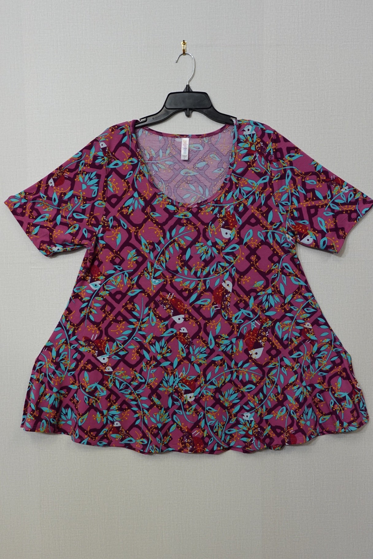 LuLaRoe, Shorts Sleeve Top, Size XL
