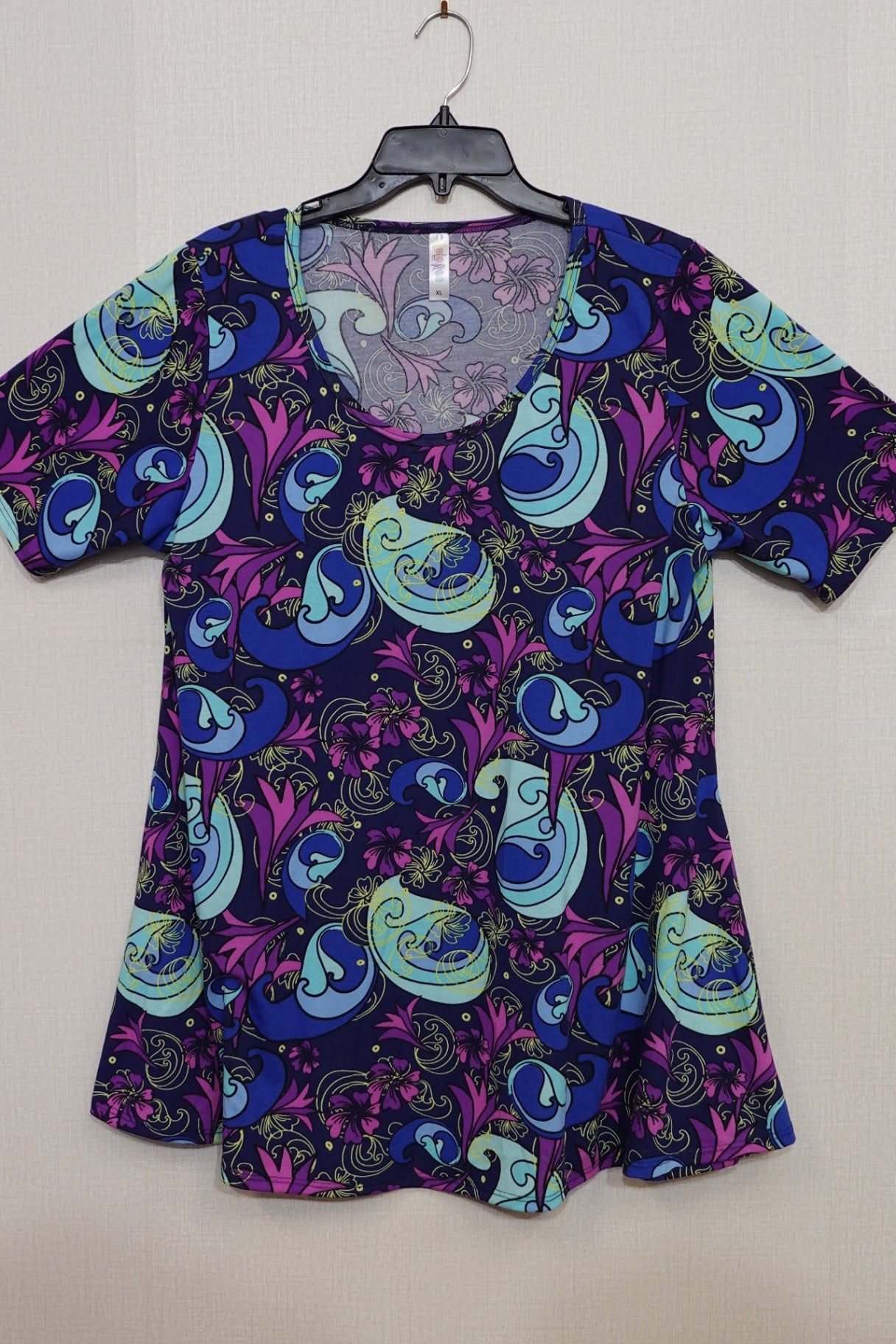 LuLaRoe, Shorts Sleeve Top, Size XL