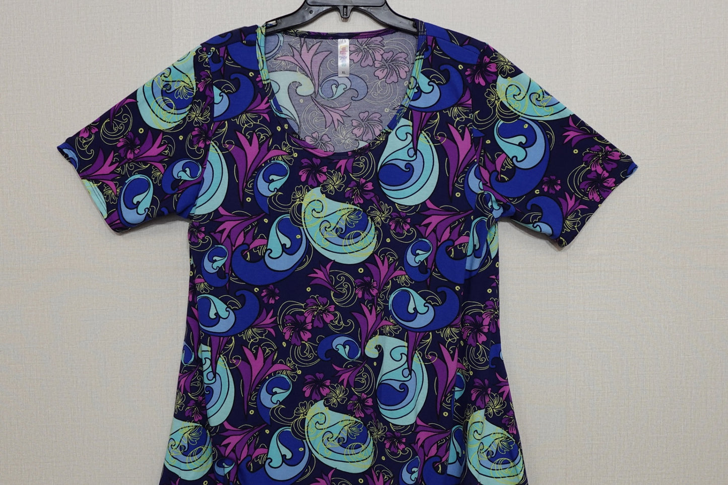 LuLaRoe, Shorts Sleeve Top, Size XL