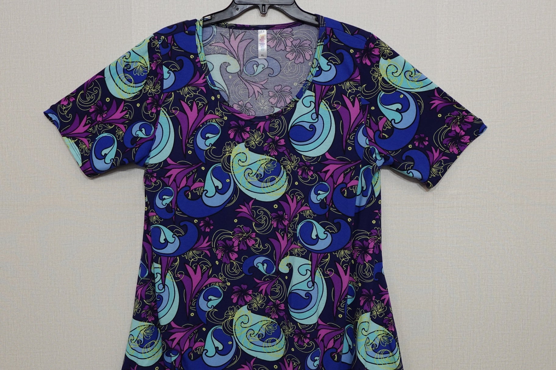 LuLaRoe, Shorts Sleeve Top, Size XL