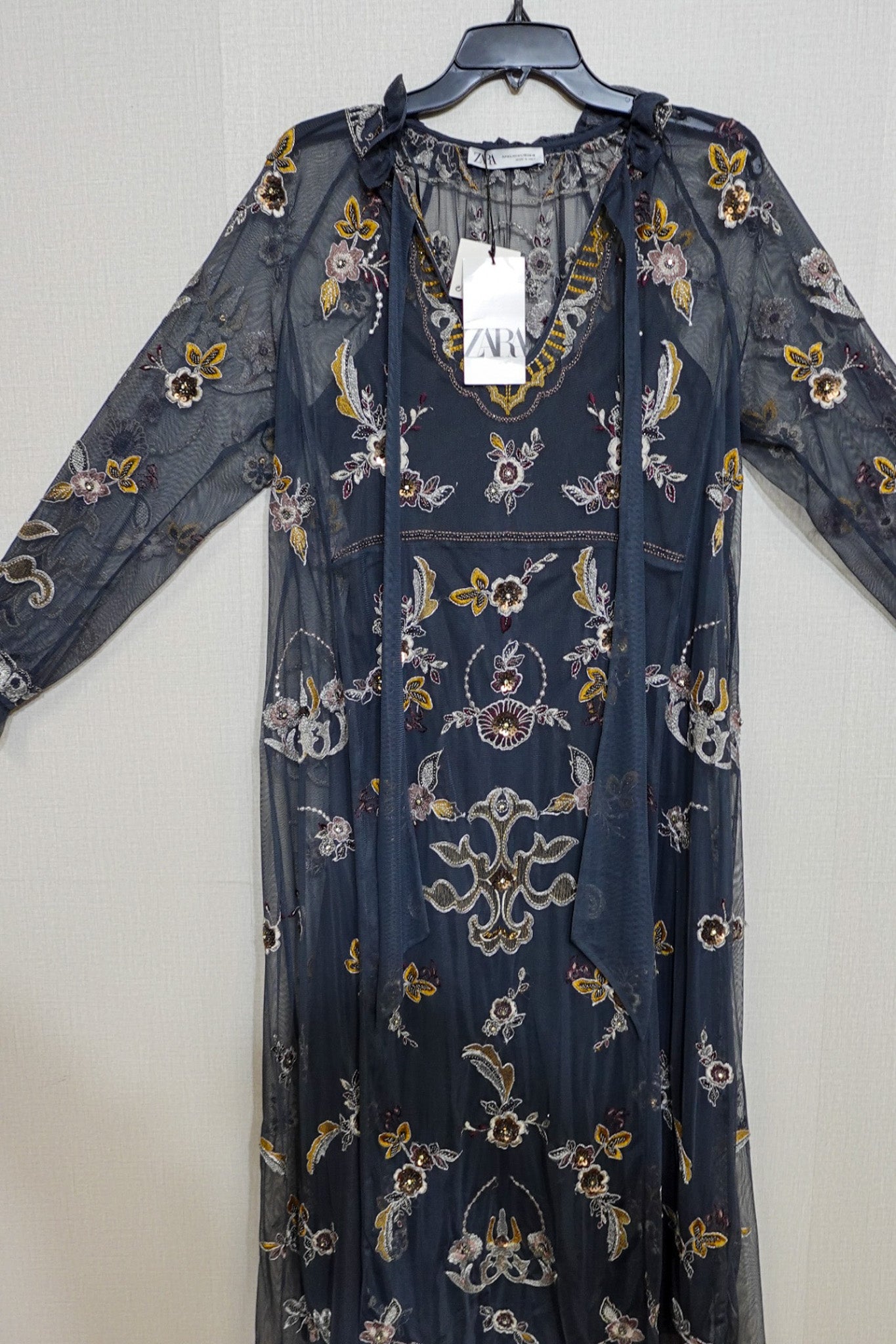 Zara, New Event Dress, Size M/Large (Chest 27-29 waist 28-29 Hips: 40.2-41 (Inches)