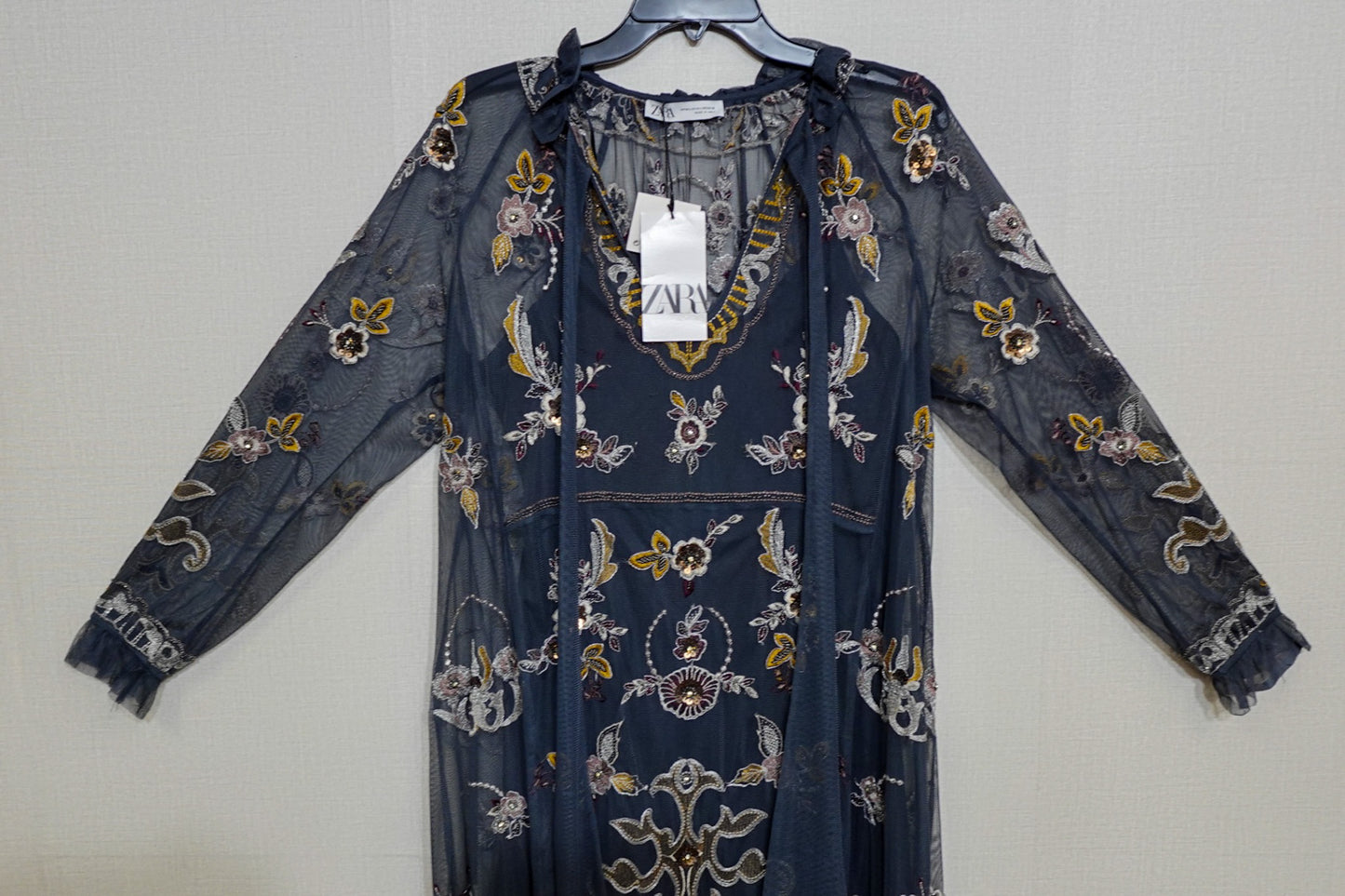 Zara, New Event Dress, Size M/Large (Chest 27-29 waist 28-29 Hips: 40.2-41 (Inches)