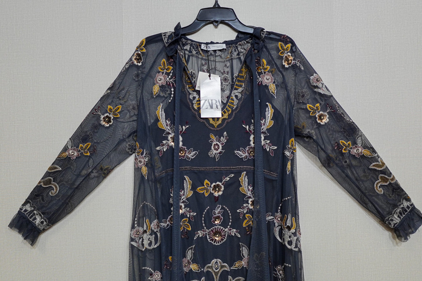 Zara, New Event Dress, Size M/Large (Chest 27-29 waist 28-29 Hips: 40.2-41 (Inches)