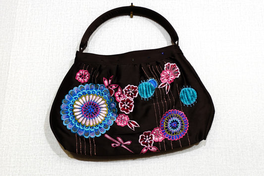 World Finds (Fairtrade), NEW Handbag, Size Meduim