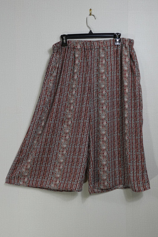 Xhilartion, Cropped Pants, Size XL (runs small)
