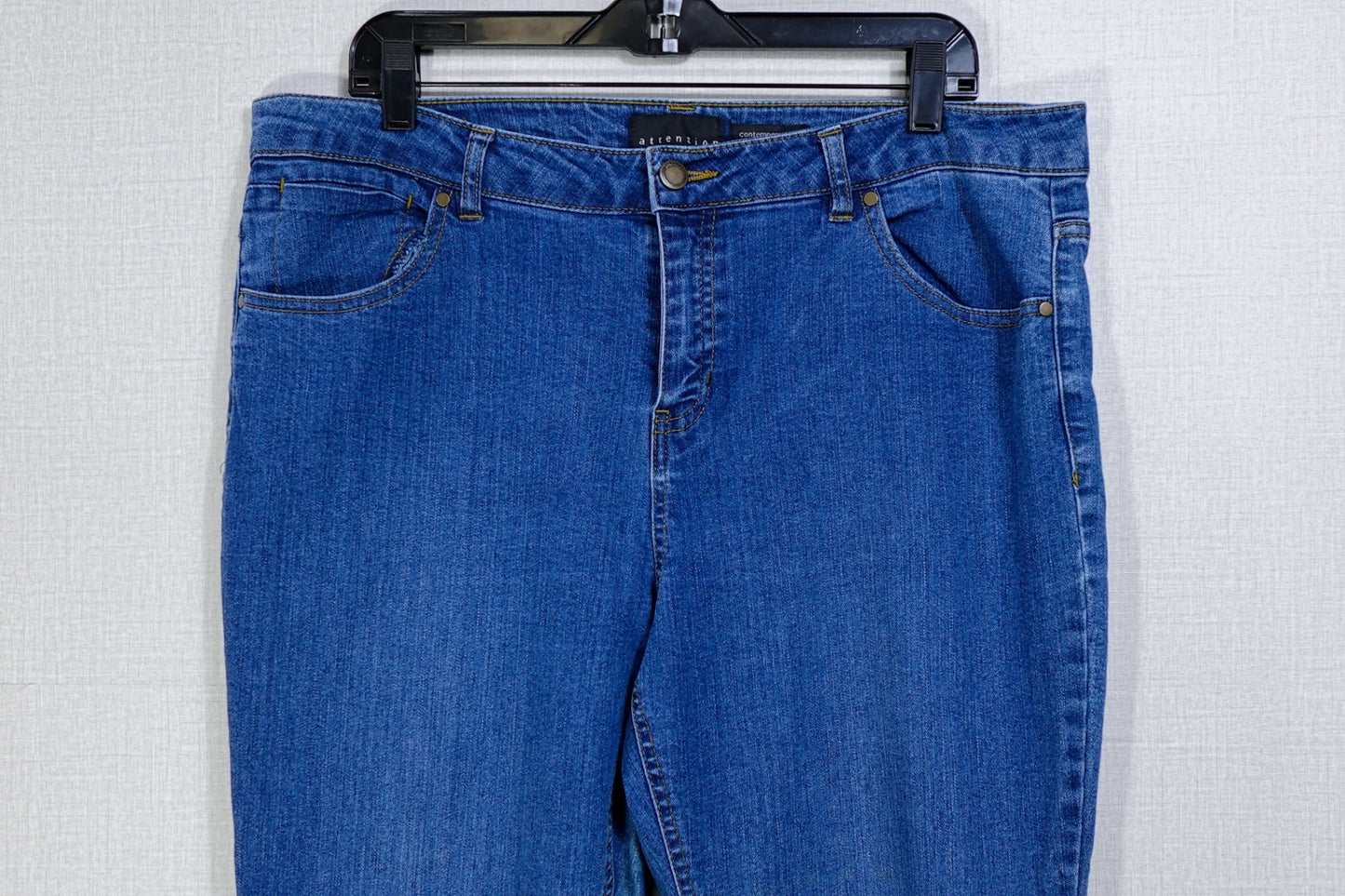 Attention , Jeans bootcut Contemporary fit, Size 14