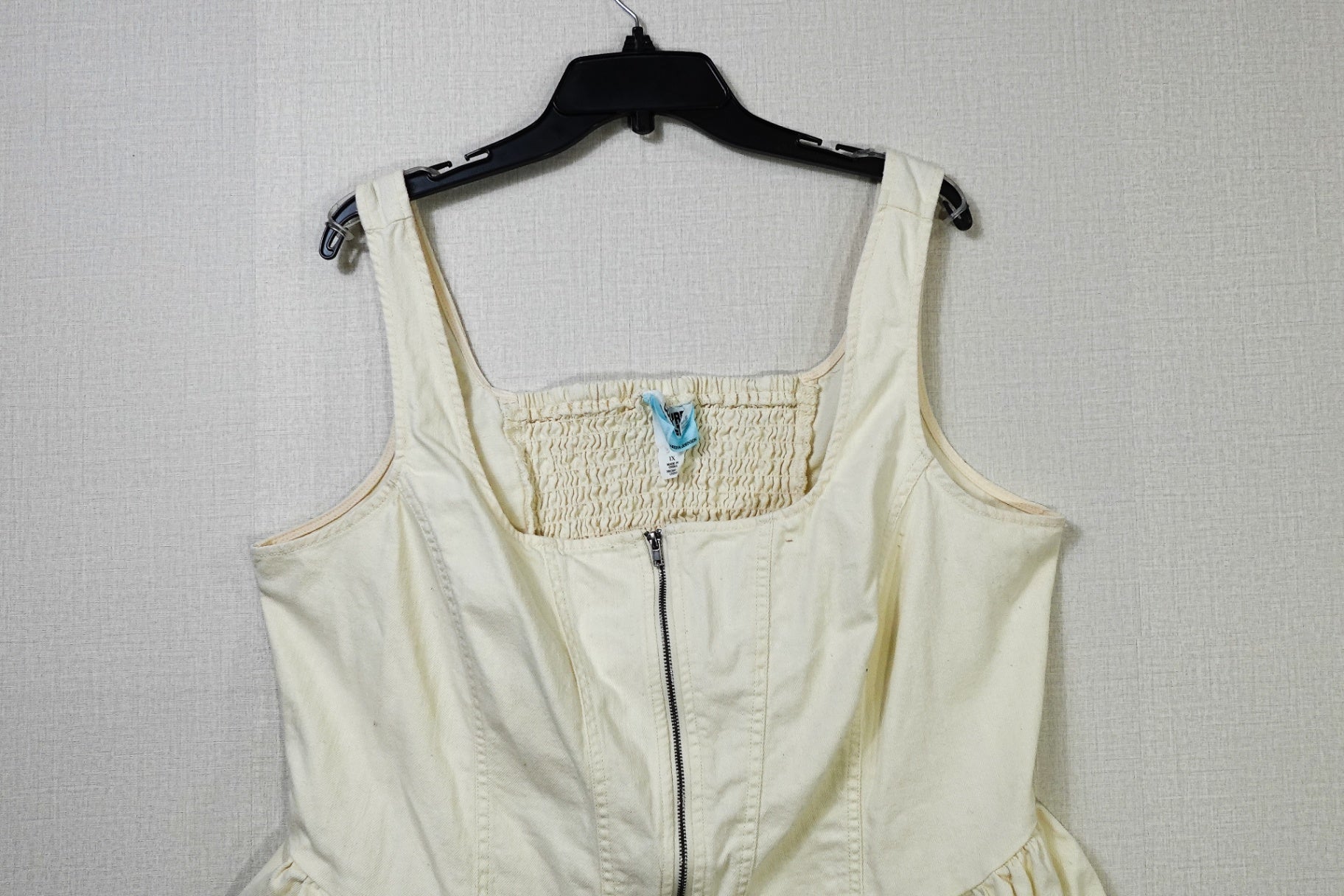 Future collective, Sleeveless Cropped Top, 20W (Label )1X