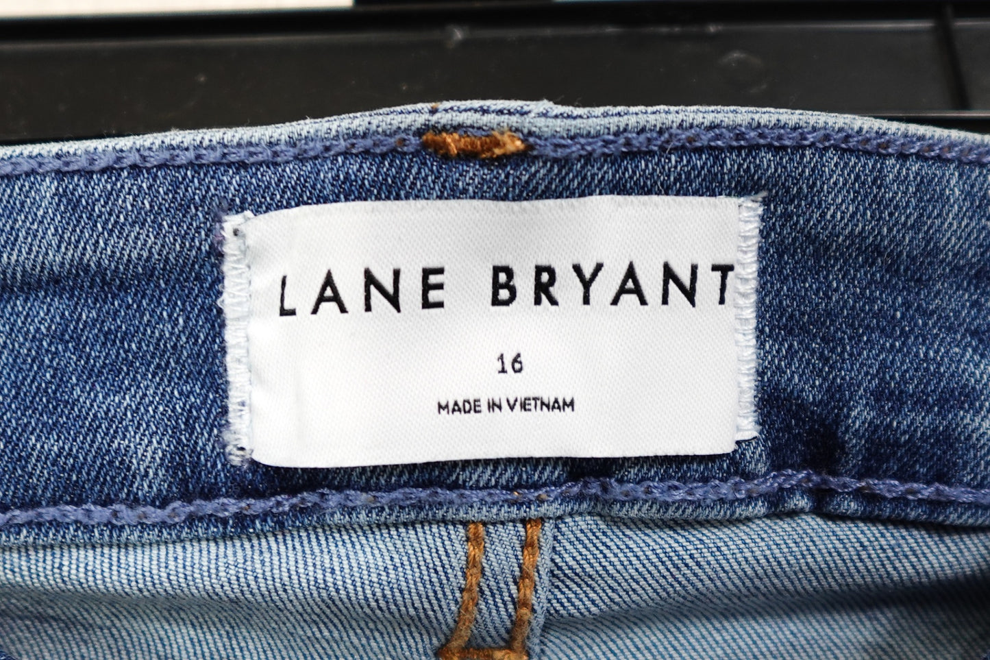 Lane Bryant, Shorts- mid rise flex magic waistband signature short, 16