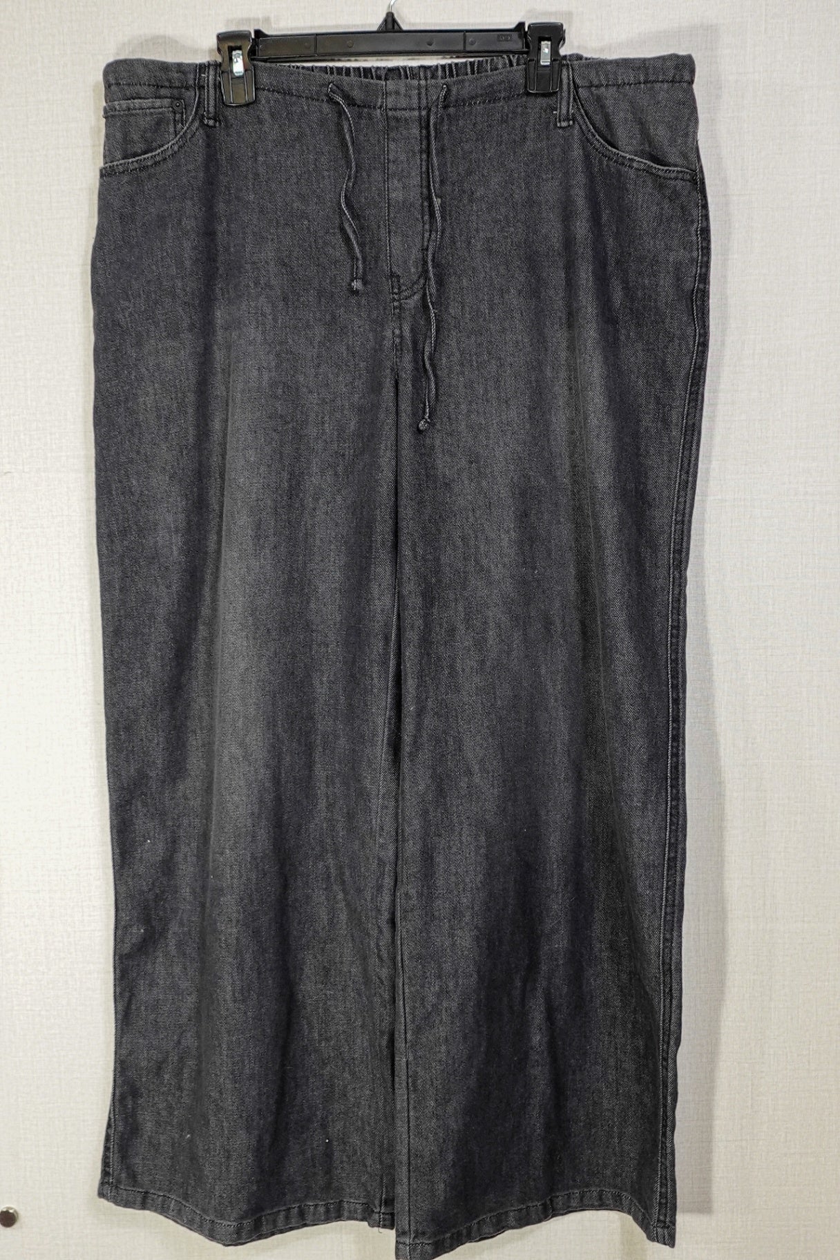 No Boundaries, Pants, 20