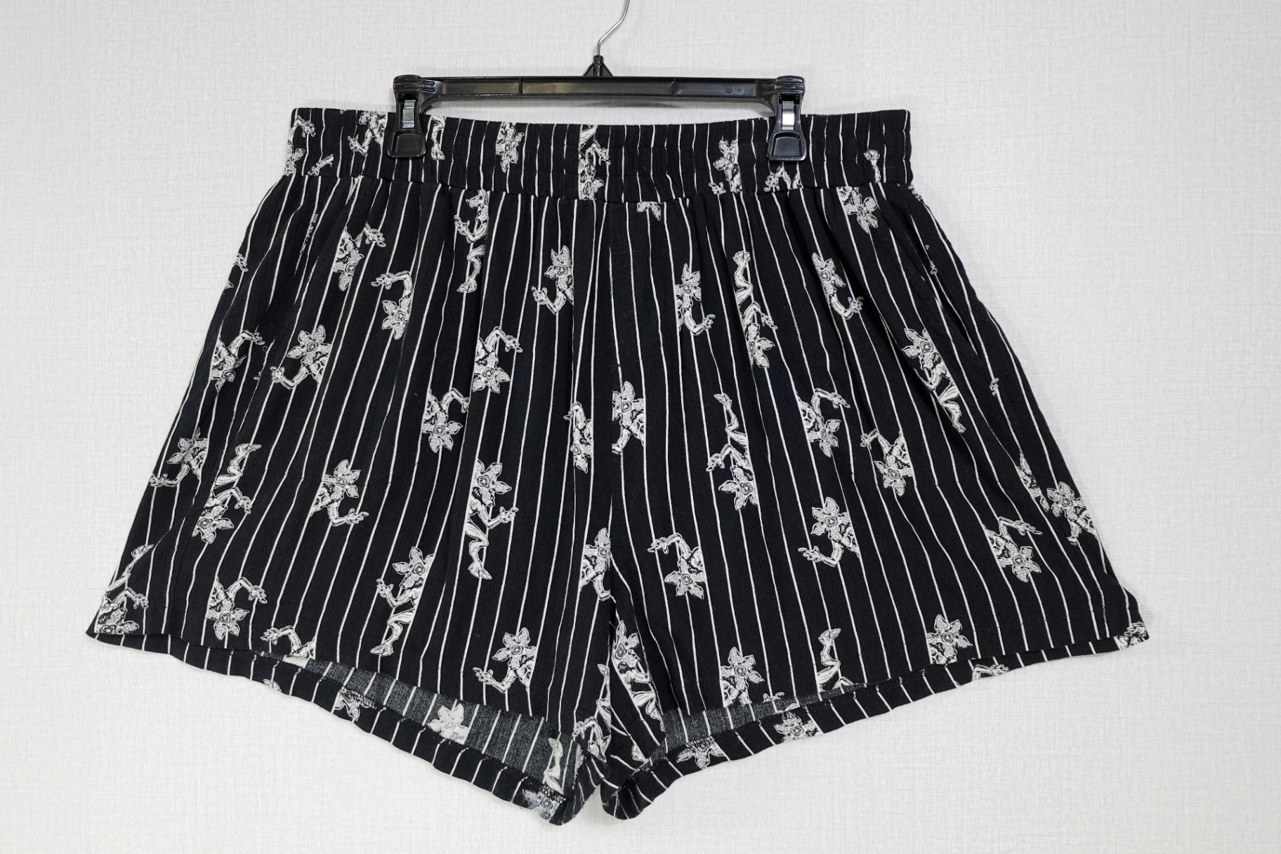 Netflix Stranger Things, Shorts outfit,