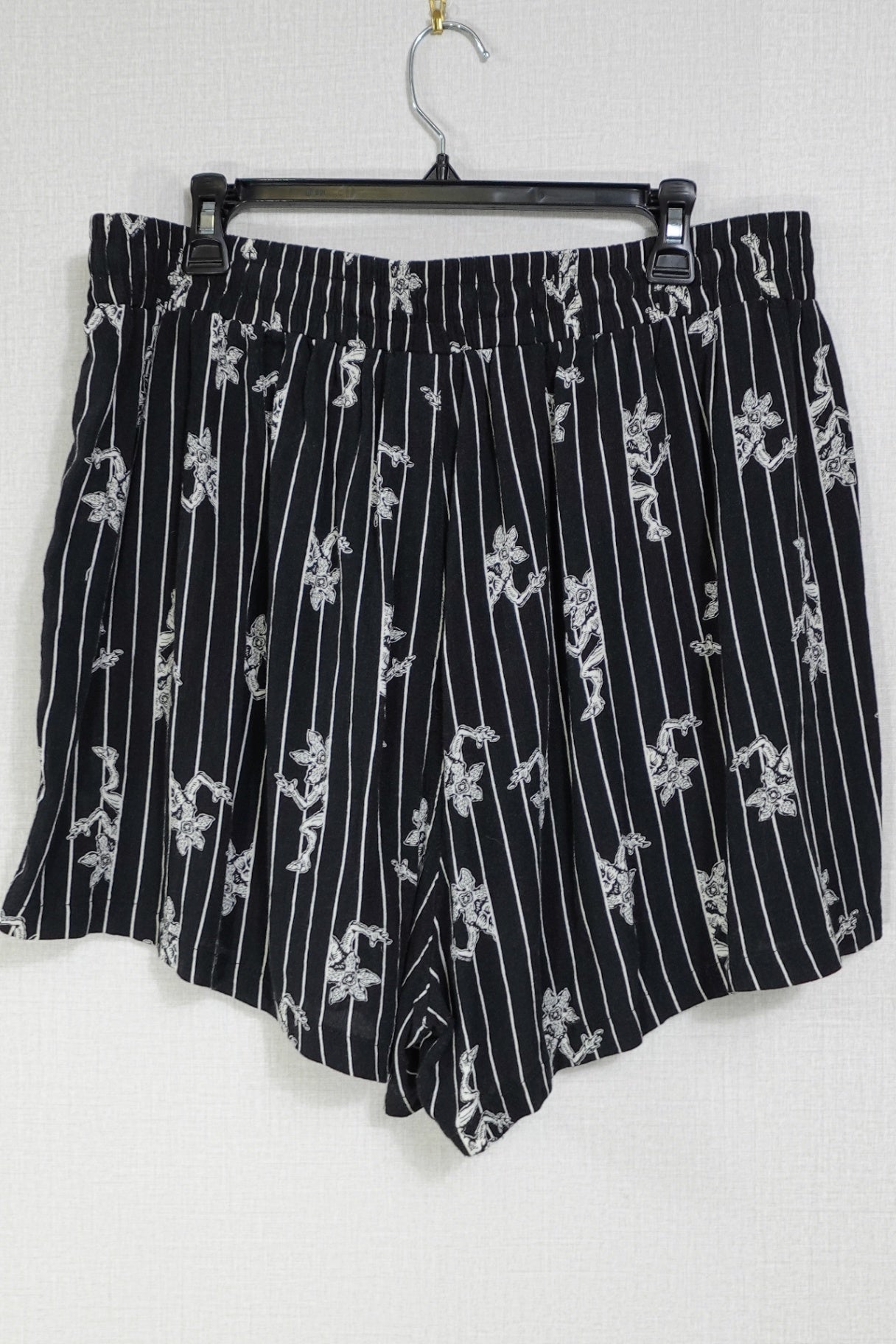 Netflix Stranger Things, Shorts outfit,