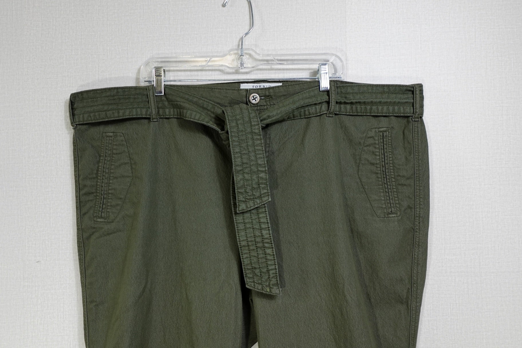Torrid, Cropped Pants (Small bleach stain on waist band), 22