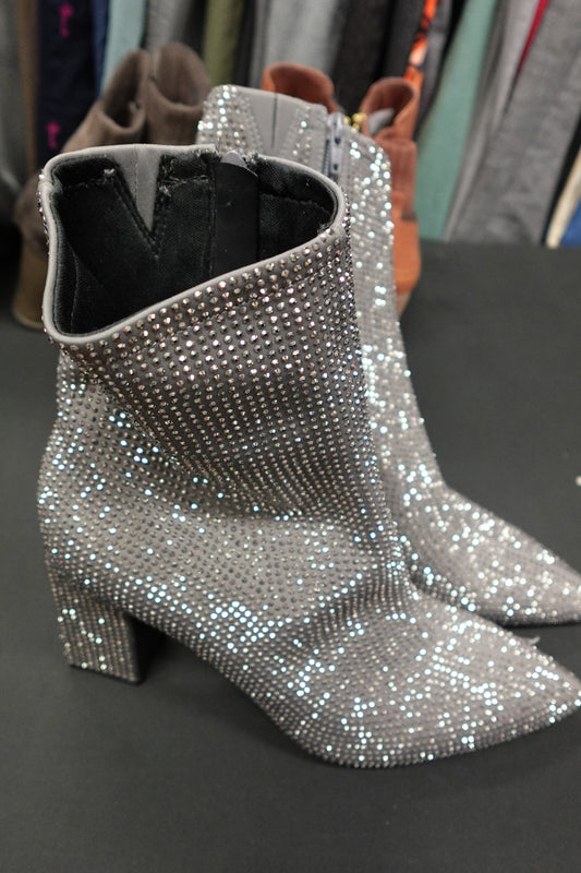 A new day, Ankle Boots, 9