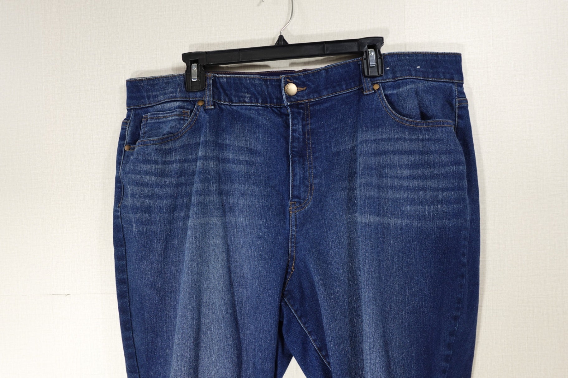 D. Jeans, Straight Leg Jeans, 22W