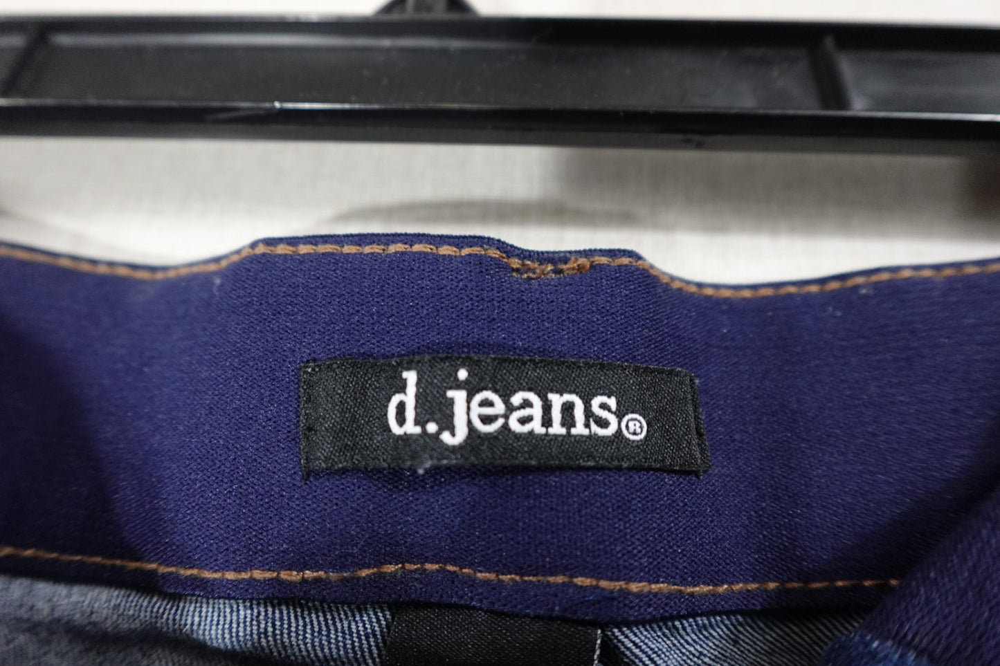 D. Jeans, Straight Leg Jeans, 22W