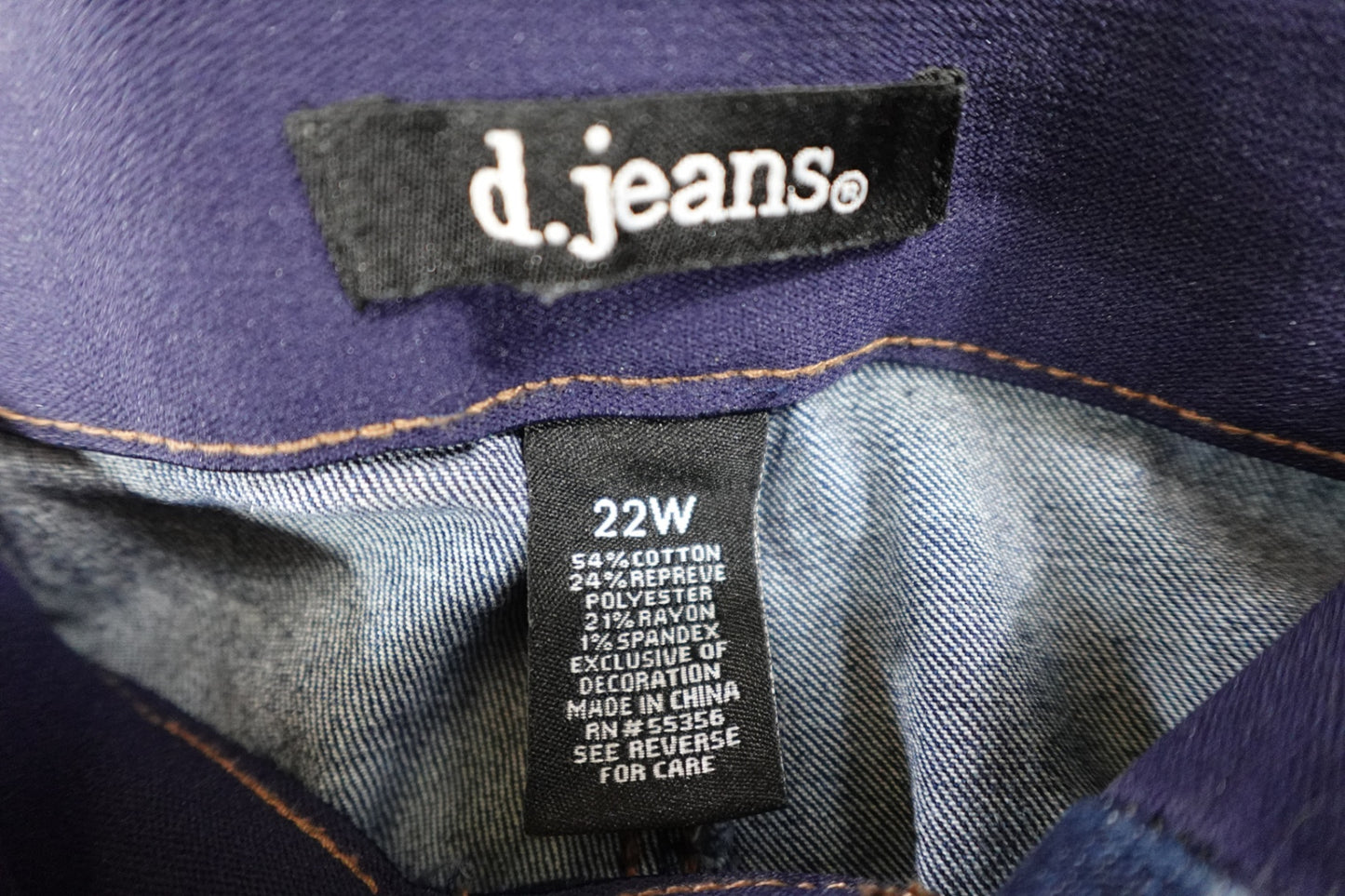 D. Jeans, Straight Leg Jeans, 22W