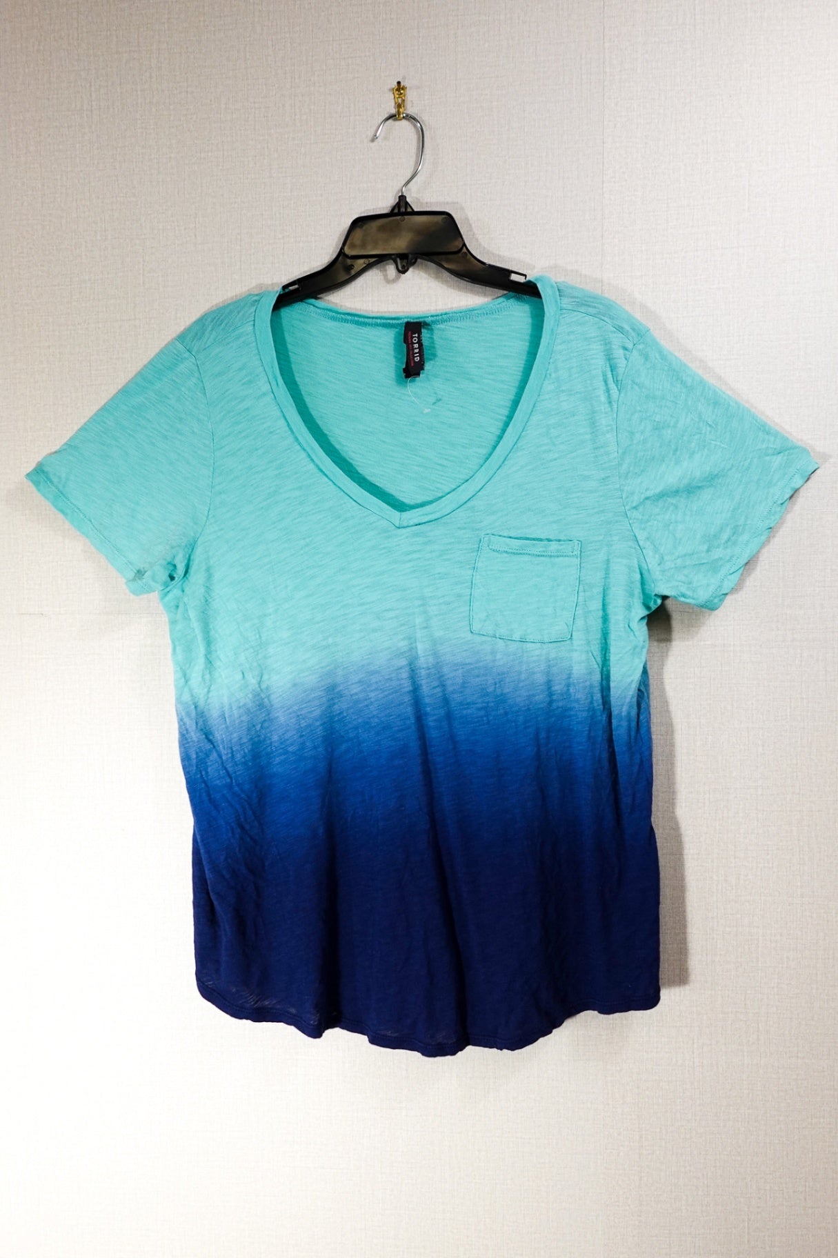Torrid, T-Shirt Shorts Sleeve, 16/18 Aqua and navy blue ombré