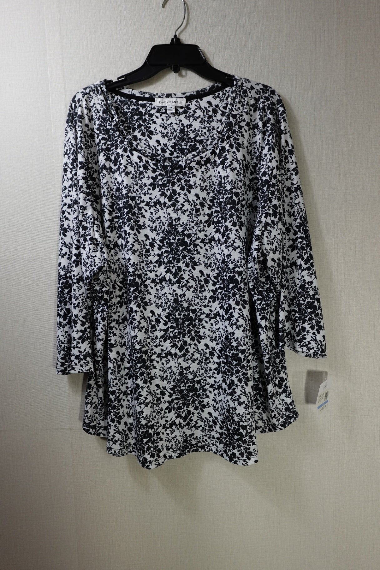 Emily Daniels, New 3/4 sleeve top, 2X,